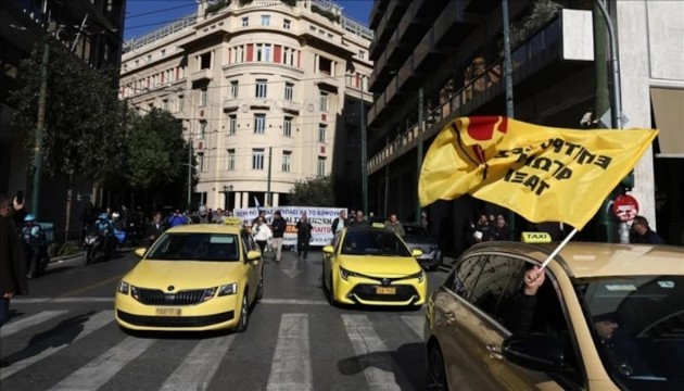 Taksiciler süresiz grevde