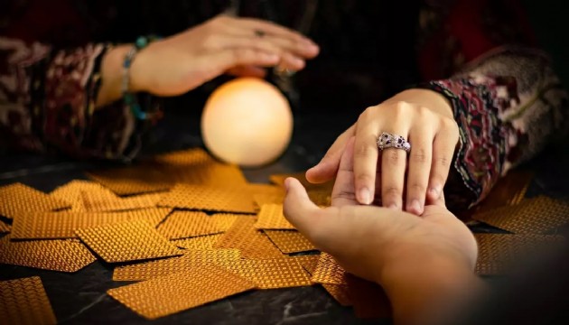 Onlarca gram altınını 'cinleri yakma' vaadine kaptırdı