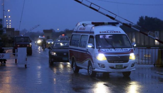 Otobüs ile tır çarpıştı: 17 ölü