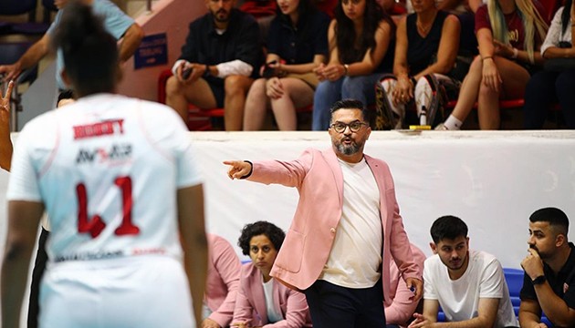 Farkındalık için pembe ceket giydiler