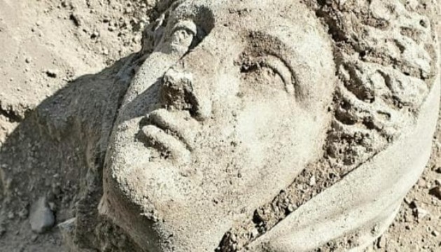 Perge Antik Kenti'nde 1700 yıllık kadın heykeli bulundu