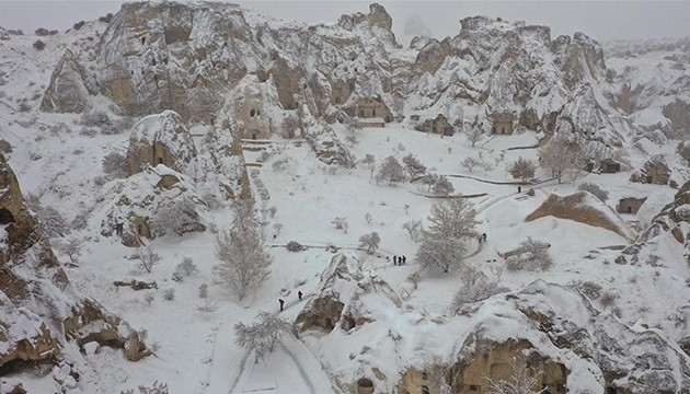 Kapadokya'da turistlerin kar keyfi