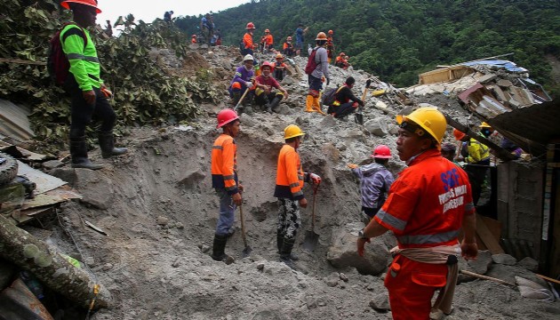 Filipinler'in güneyindeki toprak kaymasında ölenlerin sayısı 54'e yükseldi