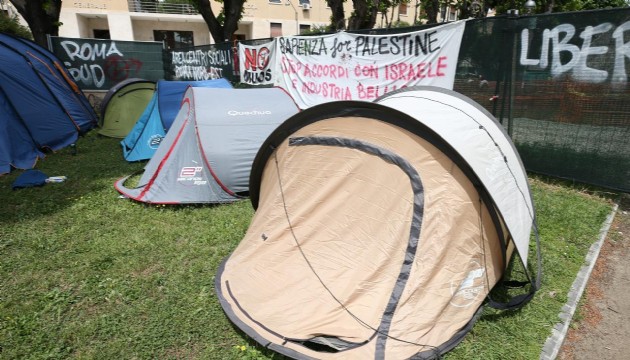 Roma Sapienza Üniversitesi öğrencileri de Filistin'e destek için çadırlar kurdu