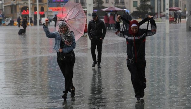 İstanbul'da o ilçeler güne yağmurla başladı