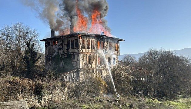 Safranbolu'da tarihi konak yandı