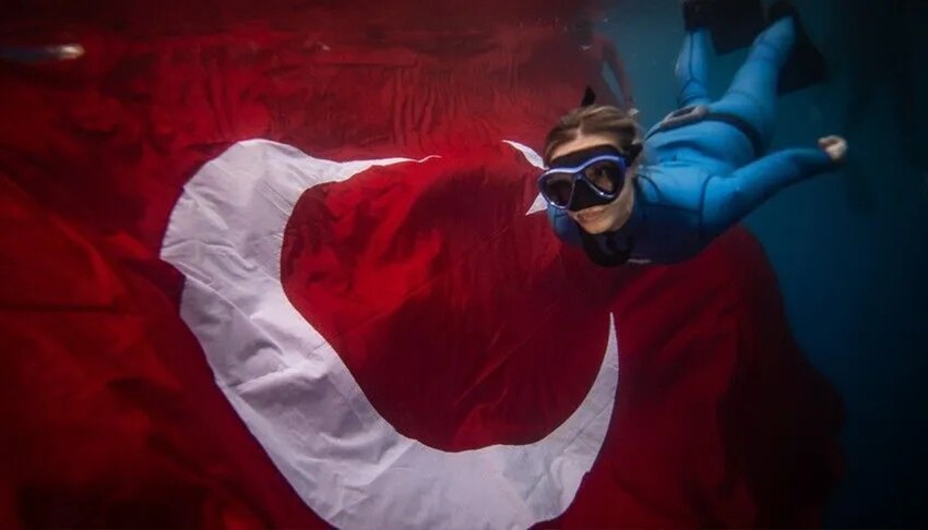 Şahika Ercümen 30 Ağustos için Zafer Dalışı yaptı