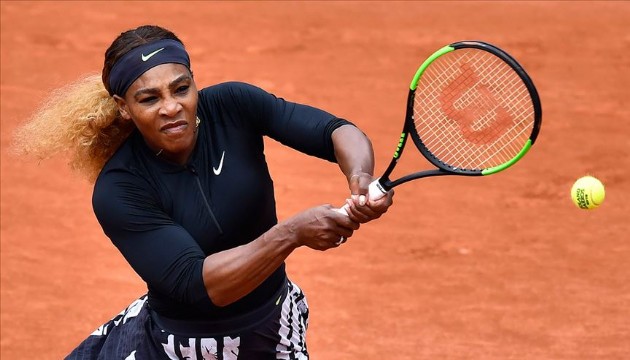 Serena Williams kortlara döndü