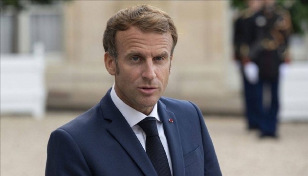 Macron'un aşı sözlerine sert tepki