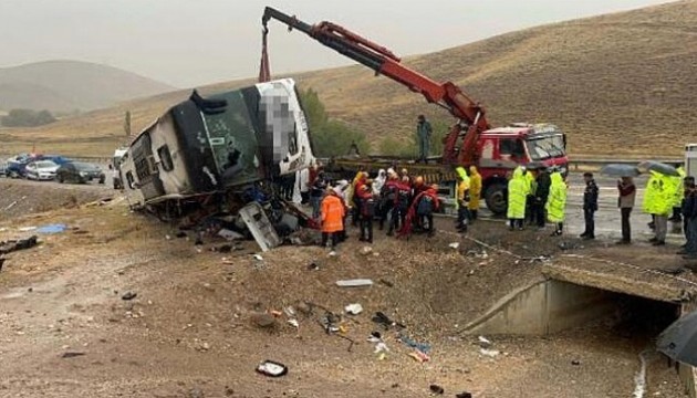 Sivas'taki feci kazada hayatını kaybeden 7 yolcunun kimliği belli oldu