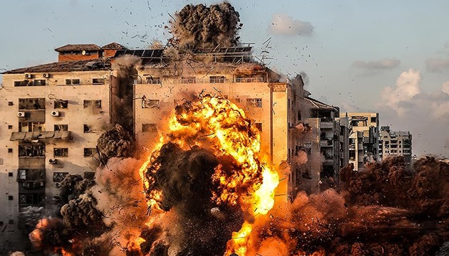 İsrail Gazze'yi bombaladı