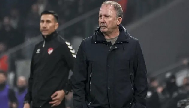 Sergen Yalçın: 'Rakip kaleci yerden kalkmadı, bu işleri iyi öğrenmiş'