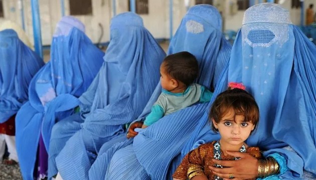 Taliban: 'Yaramaz' kadınları evde tutacağız!