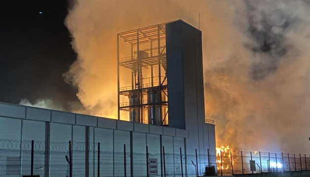 Tekirdağ'da kağıt fabrikasında yangın: Kontrol altına alındı