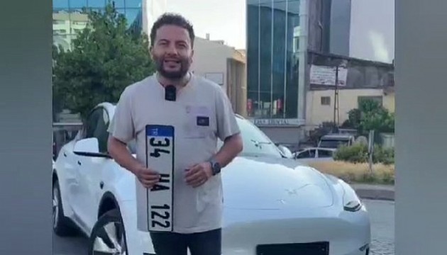 TOGG'a övgüler yağdıran ünlü yayıncı, Tesla aldığını duyurdu