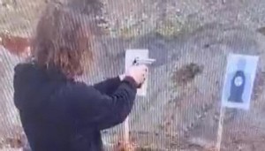 Bir polis görevden uzaklaştırıldı