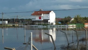 Balıkesir'de yazlıkları su bastı