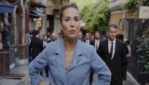 Esra Ronabar veda etti