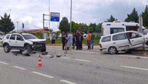 Giresun'da iki otomobil çarpıştı