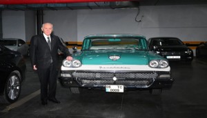 Bahçeli'den klasik otomobil hediyesi