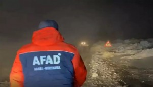 Araçlar tipide mahsur kaldı