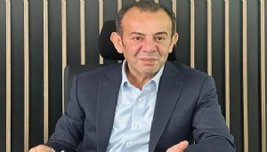 Tanju Özcan istifa etti