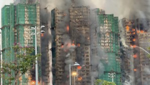 Sitede yangın: Ölü ve yaralılar var