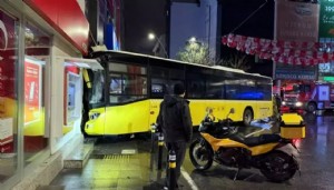 İETT otobüsü binaya çarptı