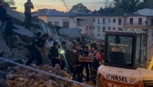 Bina çöktü: Enkaz altında kalanlar var