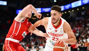 12 Dev Adam ezdi geçti