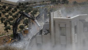 Batı Şeria'da yıkım sürüyor