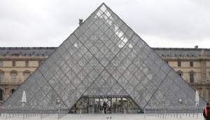 Louvre'da yeni kriz: Kapatıldı