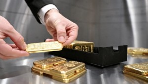 FED'in açıklamaları altını düşürdü