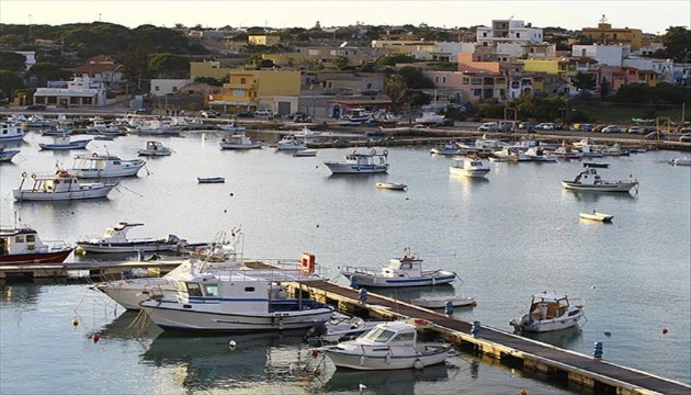 İtalya'nın Lampedusa Adası'na son 24 saatte 1232 düzensiz göçmen ulaştı