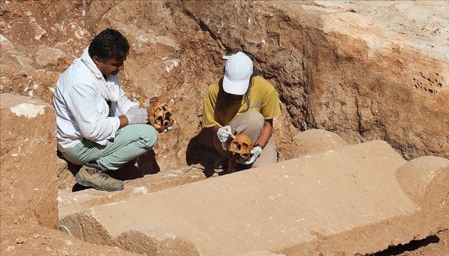 Perre Antik Kenti'nde 1800 yıllık dört insan iskeleti bulundu