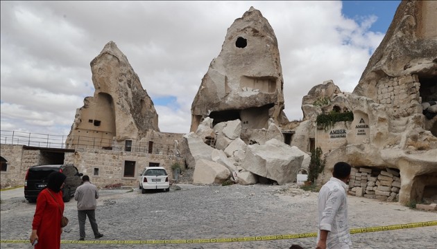 Nevşehir'de tehlike: Kadıkalesi'nden kaya parçası düştü
