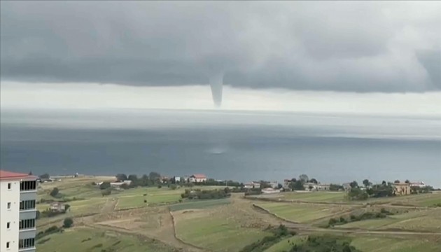 Karadeniz'de hortum oluştu