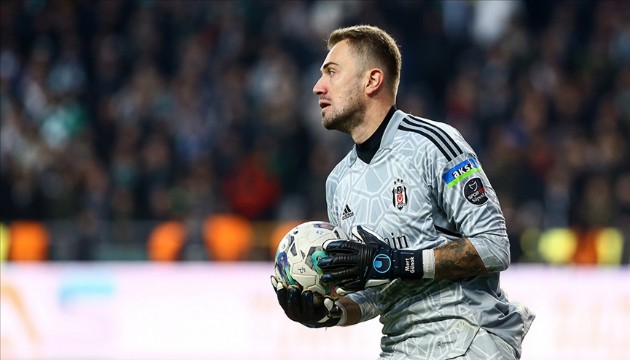 Beşiktaş'ta Mert Günok sakatlandı