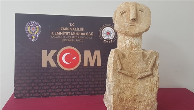 İzmir'de 11 bin 500 yıllık insan tasvirli heykel ele geçirildi