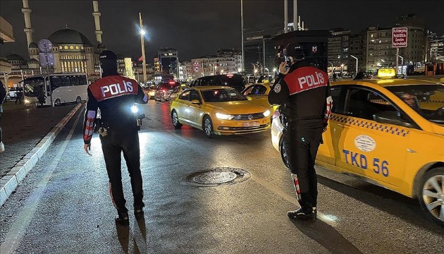 İstanbul'da araçlar didik didik arandı