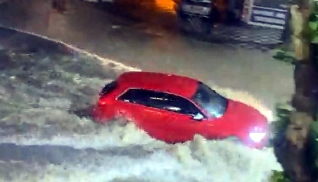 Tokat'ta sağanak: Yollar göle döndü