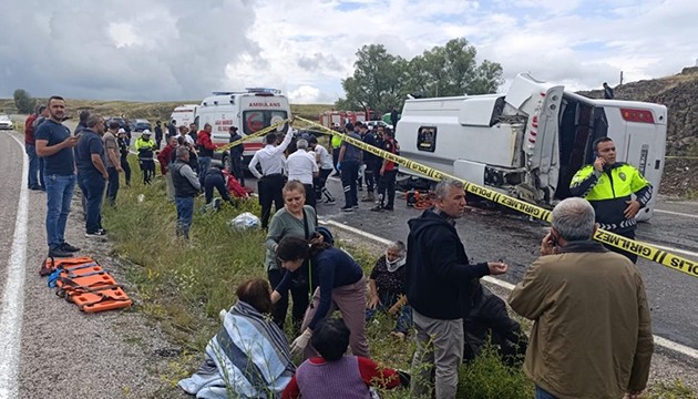 Yozgat'ta feci kaza: Ölü ve yaralılar var