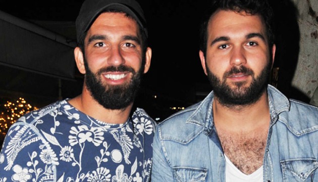 Turan kardeşler birbirini sildi