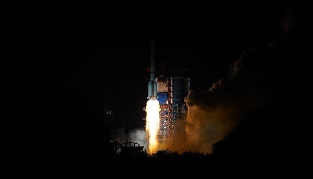 Çin, internet uydusunu fırlattı