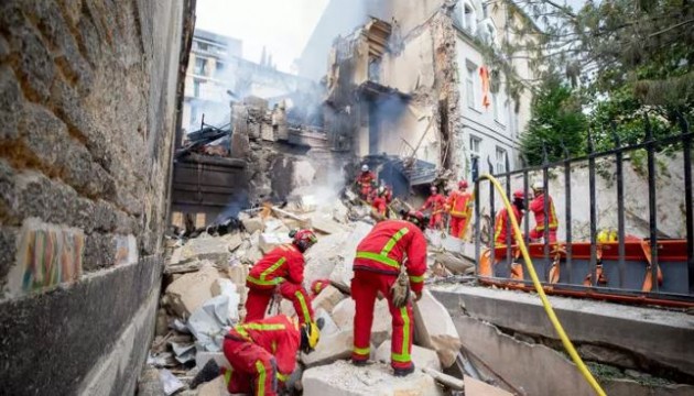 Paris’teki doğal gaz patlamasının enkazından 6 gün sonra ceset çıkarıldı