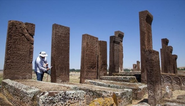 UNESCO'daki mezarlıkta restorasyon sürüyor