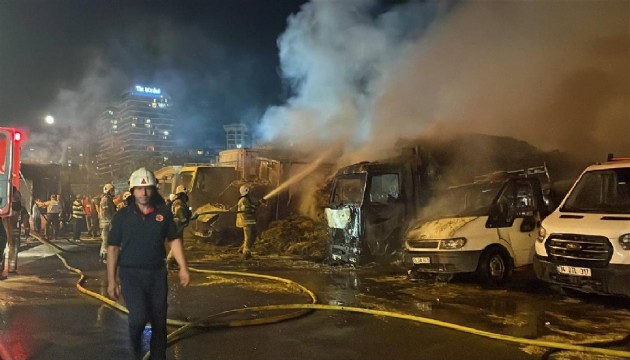 Veliefendi Hipodromu alevlere teslim: Kundakçı şüphesi