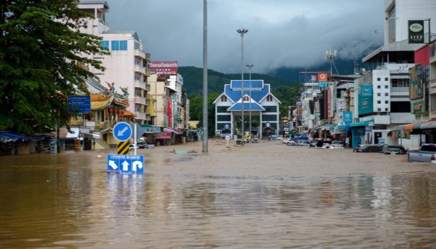 Vietnam, Yagi Tayfunu'nun ardından Çin'den barajlardaki suyu tutmasını istedi