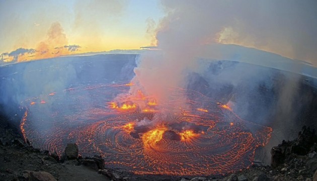 Kilauea Yanardağı yeniden faaliyete geçti!