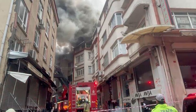 İstanbul'da bina yangını